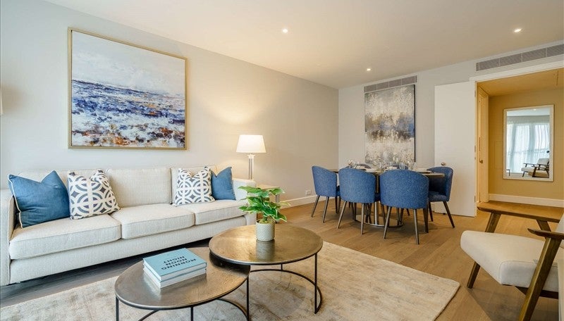 Flat Westferry Circus in Greater London