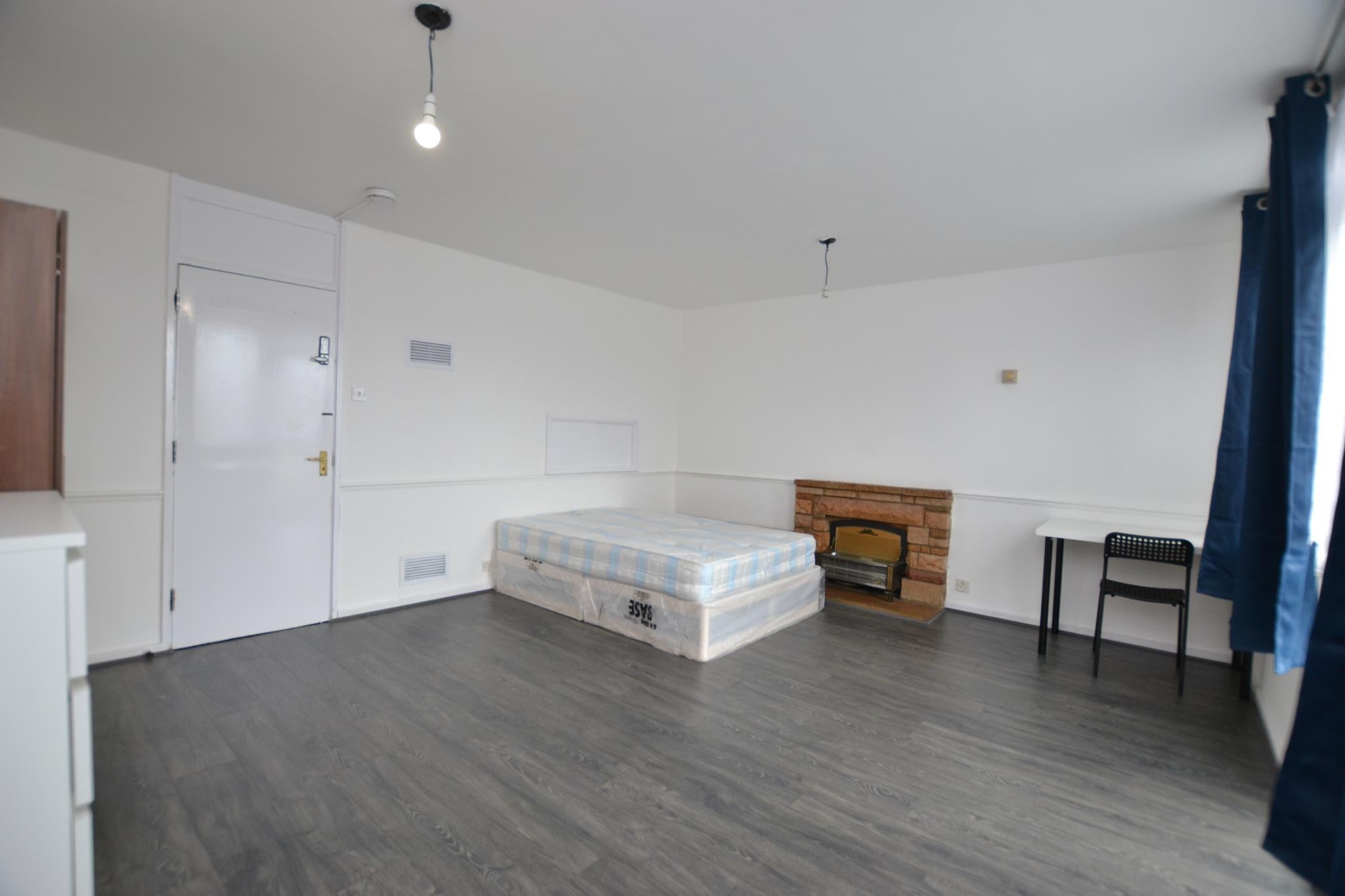 Flat Ronald Street in Greater London