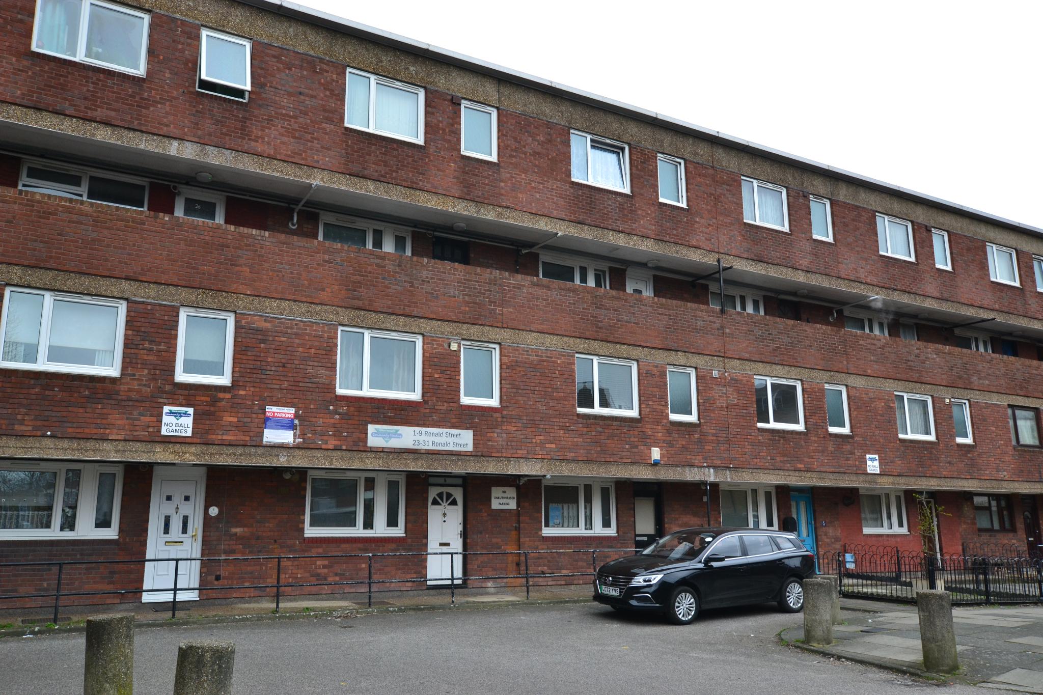 Flat Ronald Street in Greater London