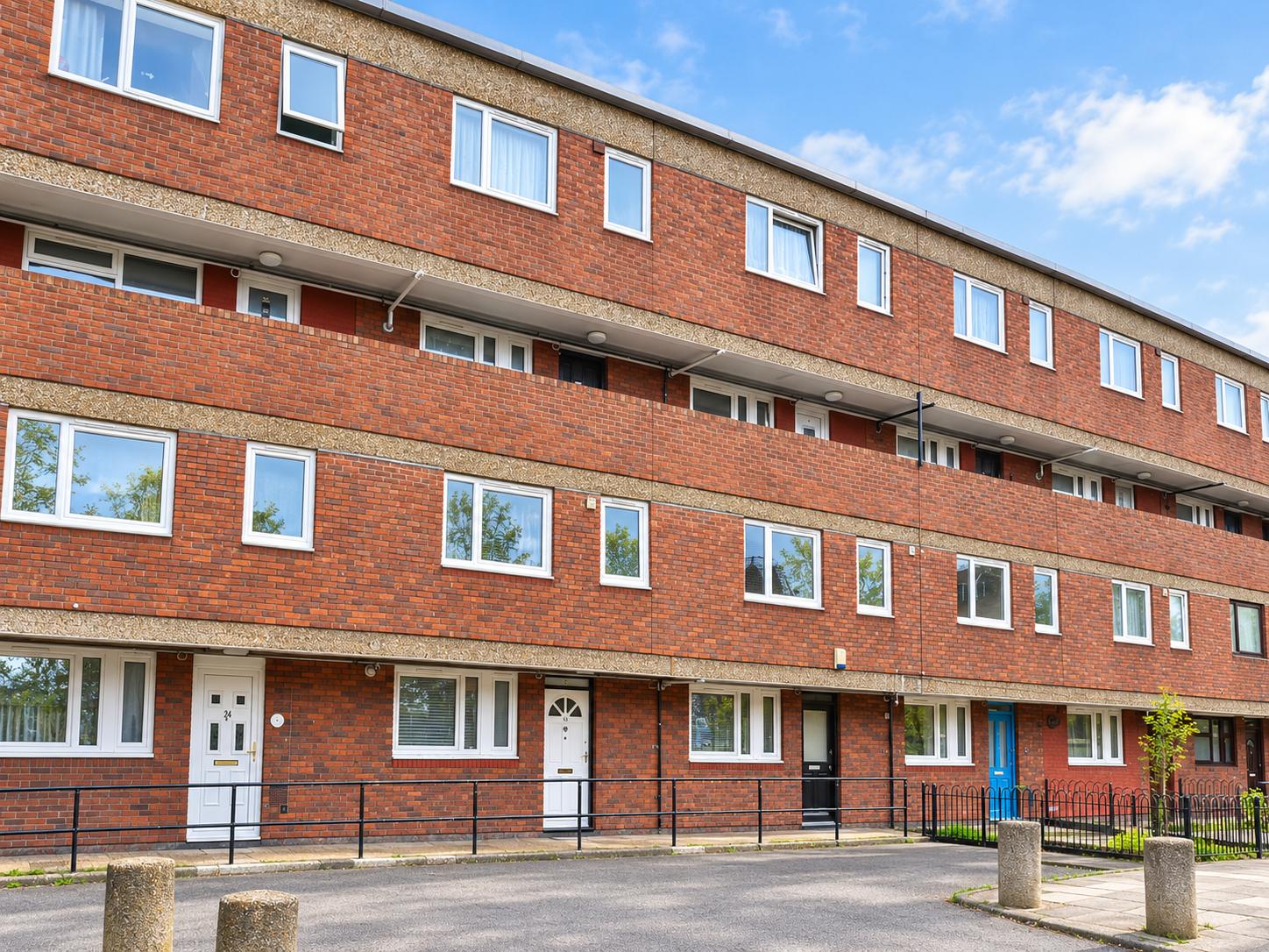 Flat Ronald Street in Greater London
