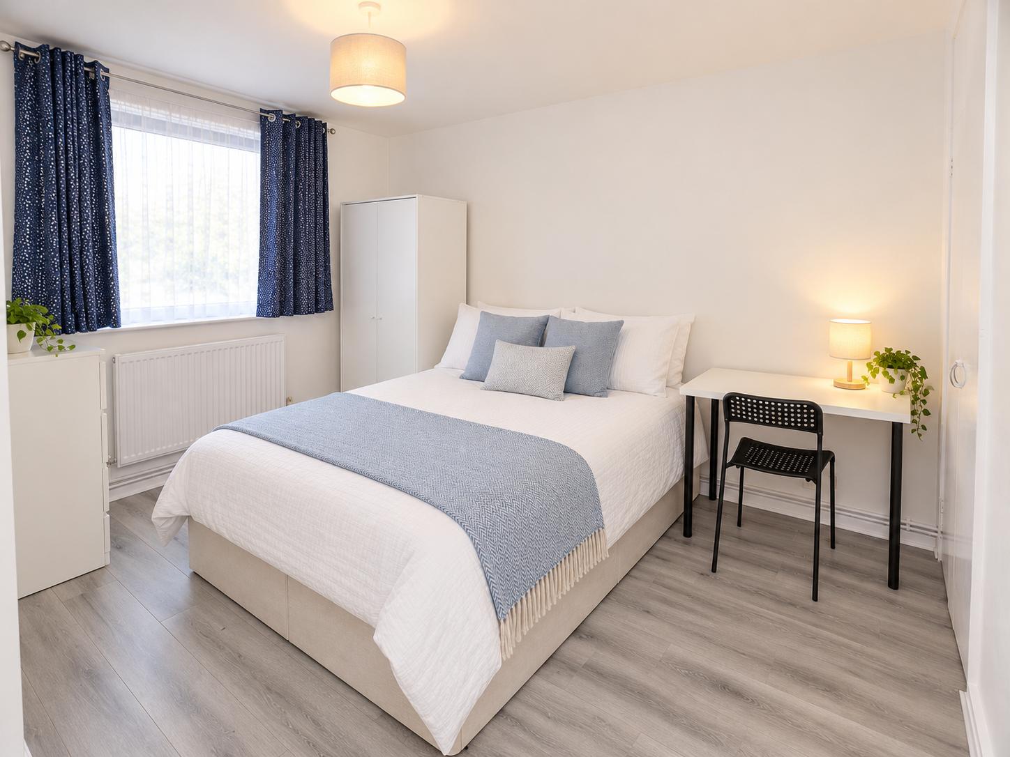 Flat Ronald Street in Greater London