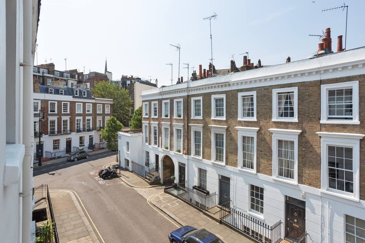 Flat Warwick Way in City of Westminster