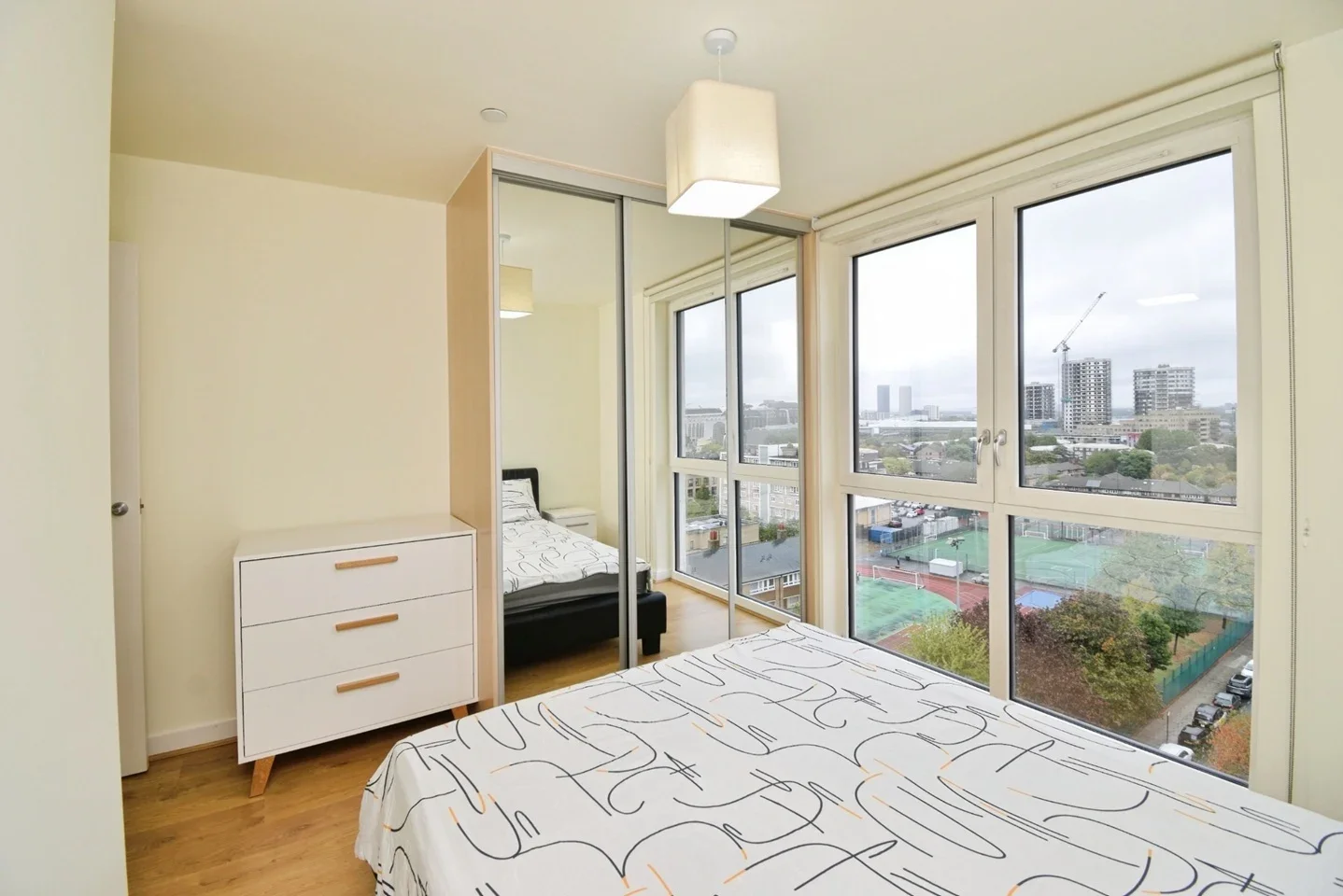 Flat Hay Currie Street in Greater London
