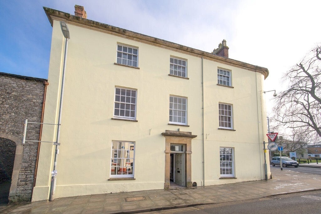 Flat High Street in Shepton Mallet
