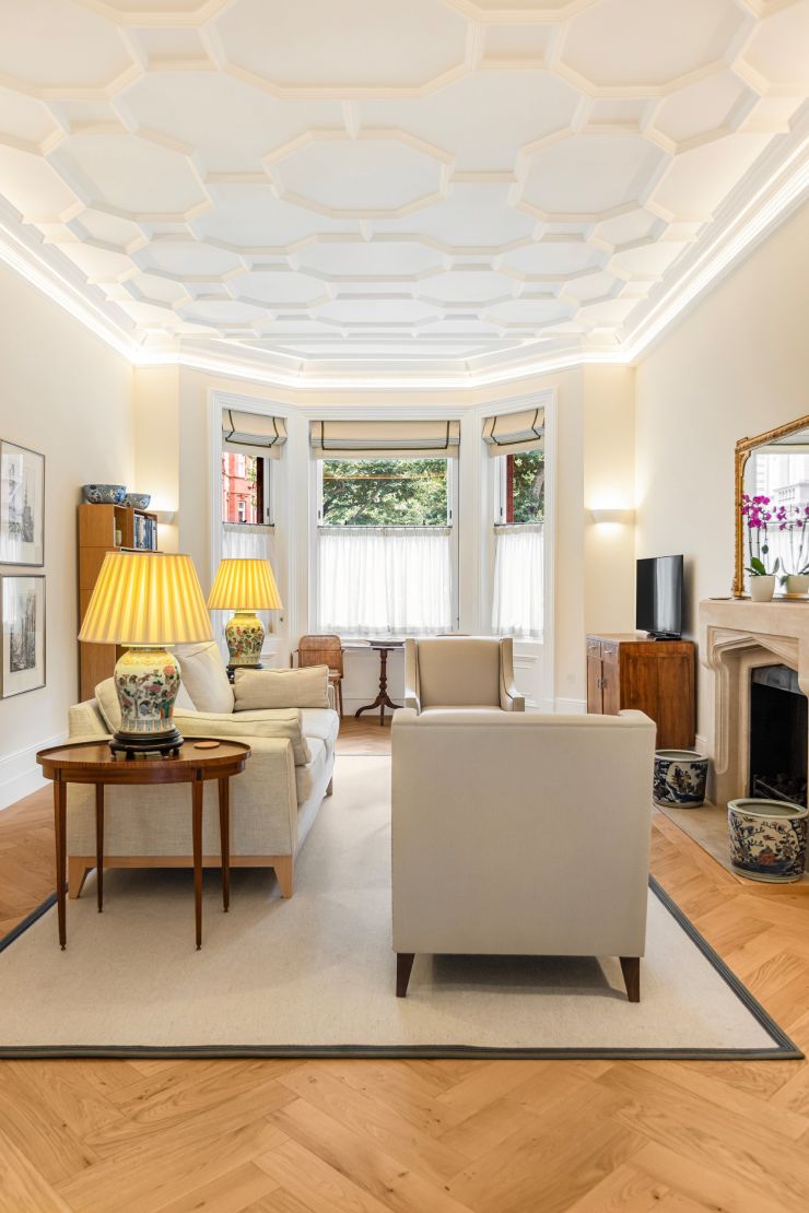 Flat Holbein Mews in Greater London