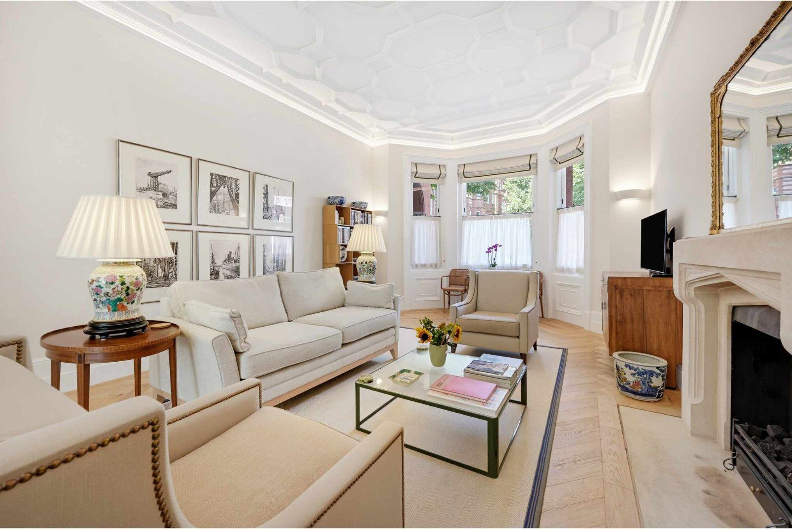 Flat Holbein Mews in Greater London