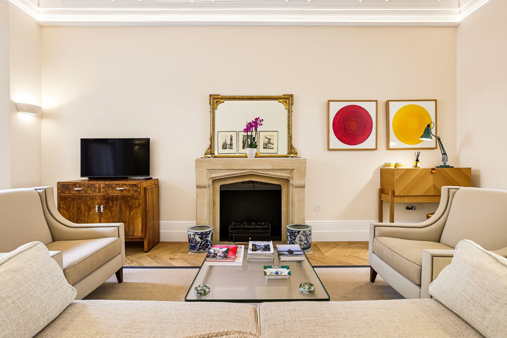 Flat Holbein Mews in Greater London