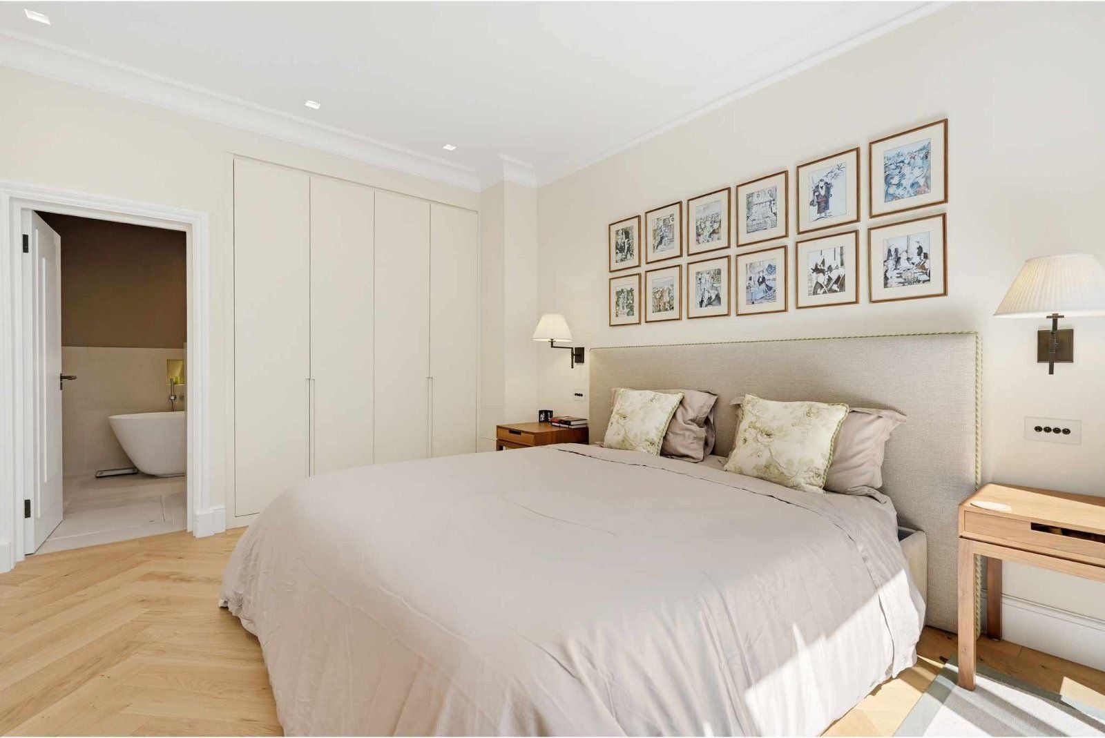 Flat Holbein Mews in Greater London
