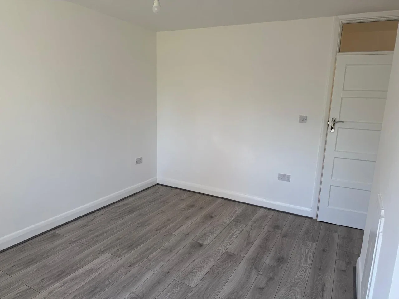 Flat Arundel Drive in Greater London