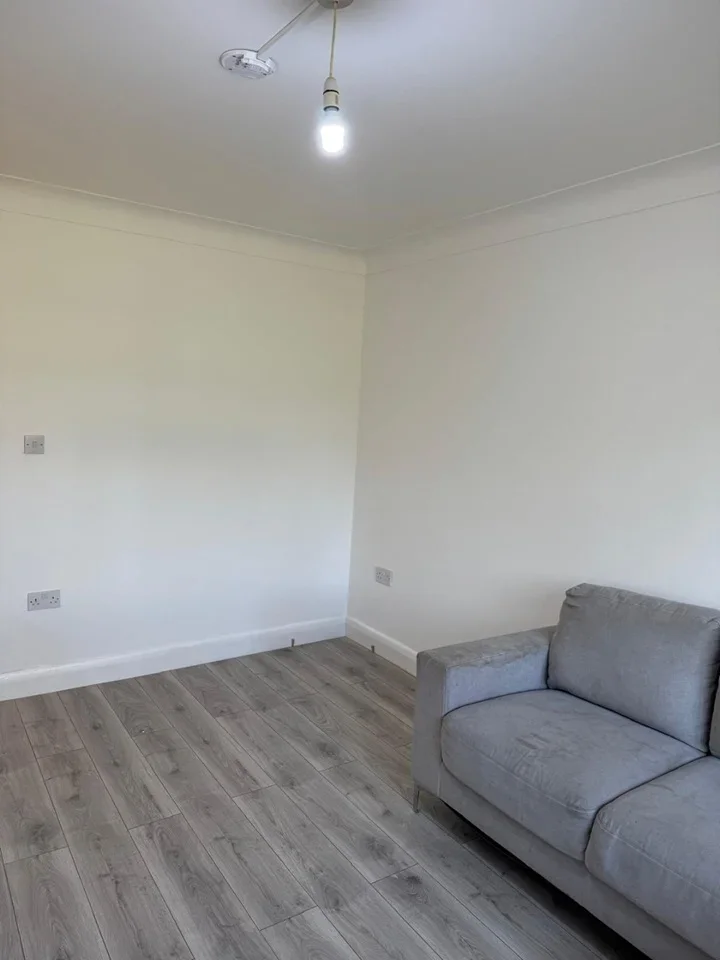 Flat Arundel Drive in Greater London