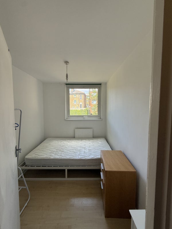 Room Prince of Wales Road in Greater London