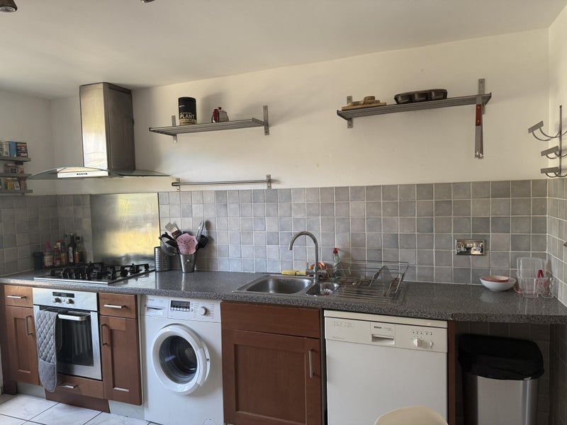 Room Prince of Wales Road in Greater London