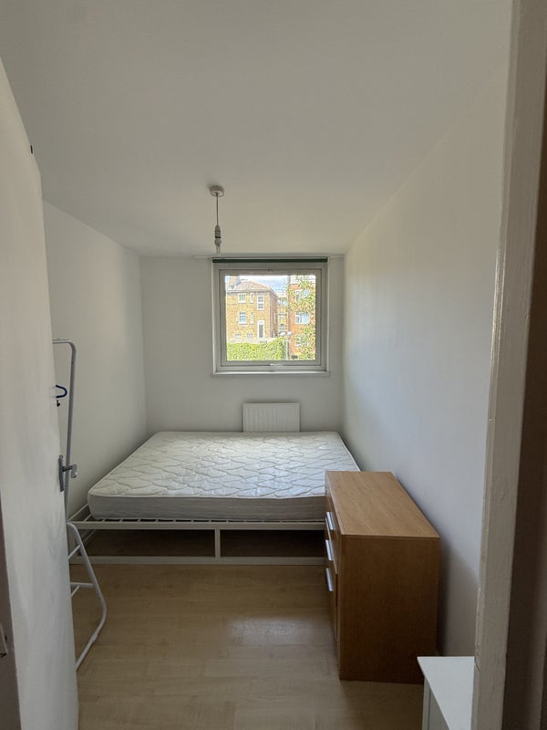 Room Prince of Wales Road in Greater London