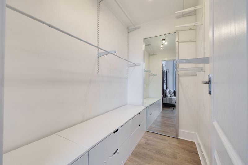 Flat Queenstown Road in Greater London