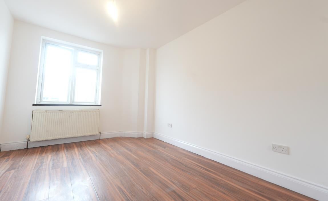 Flat Farnburn Avenue in Slough