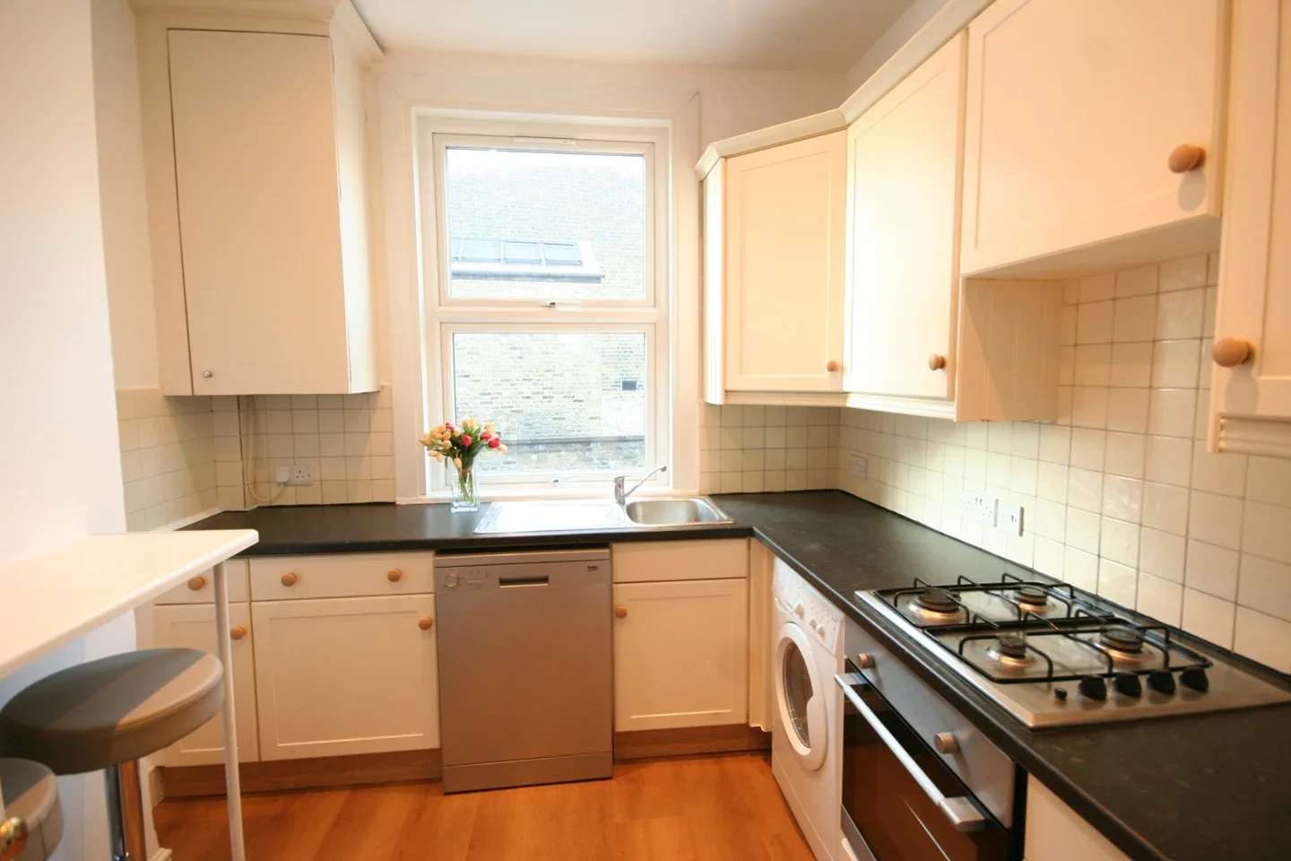 Flat Estcourt Road in Greater London