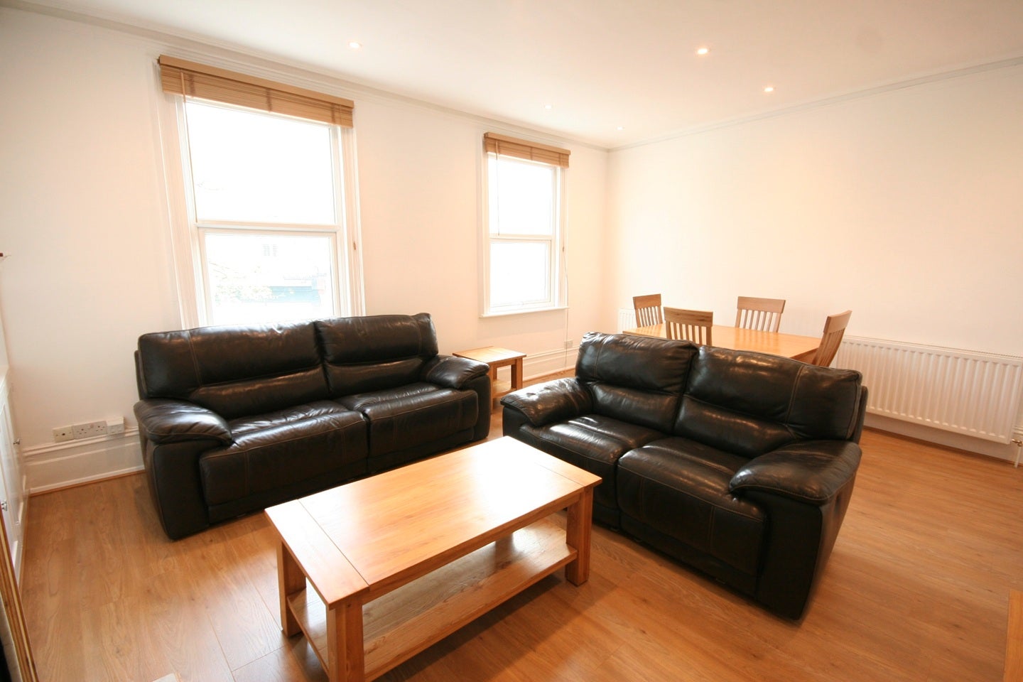 Flat Estcourt Road in Greater London