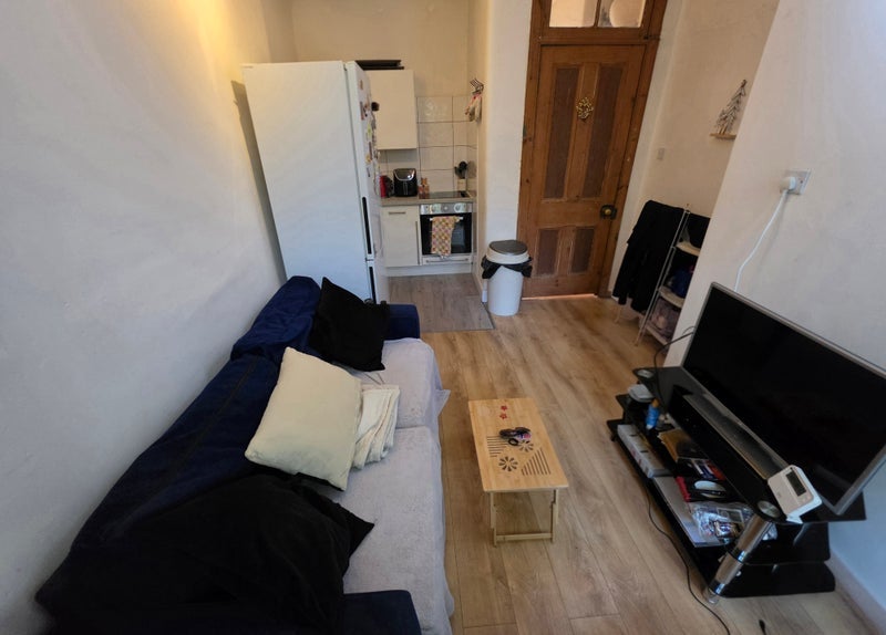 Flat Braeside Street in Glasgow