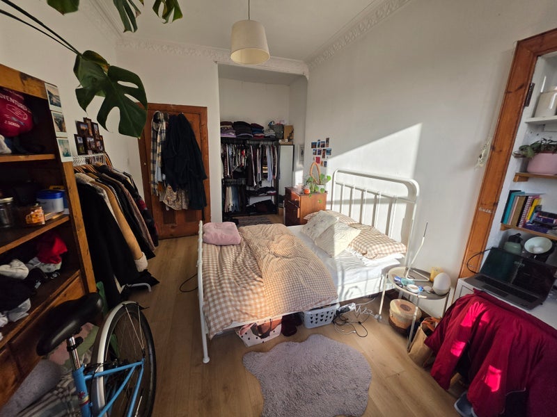 Flat Braeside Street in Glasgow
