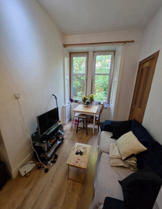 Flat Braeside Street in Glasgow