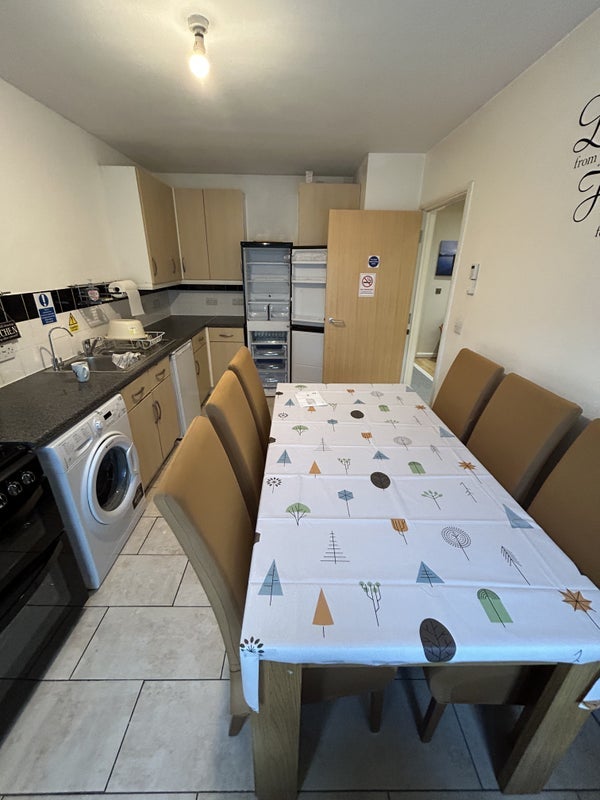 Room Pelham Crescent in Nottingham