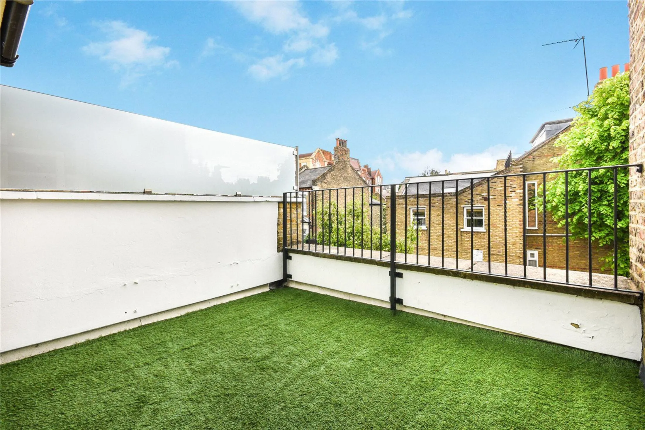 Room Taybridge Road in Greater London