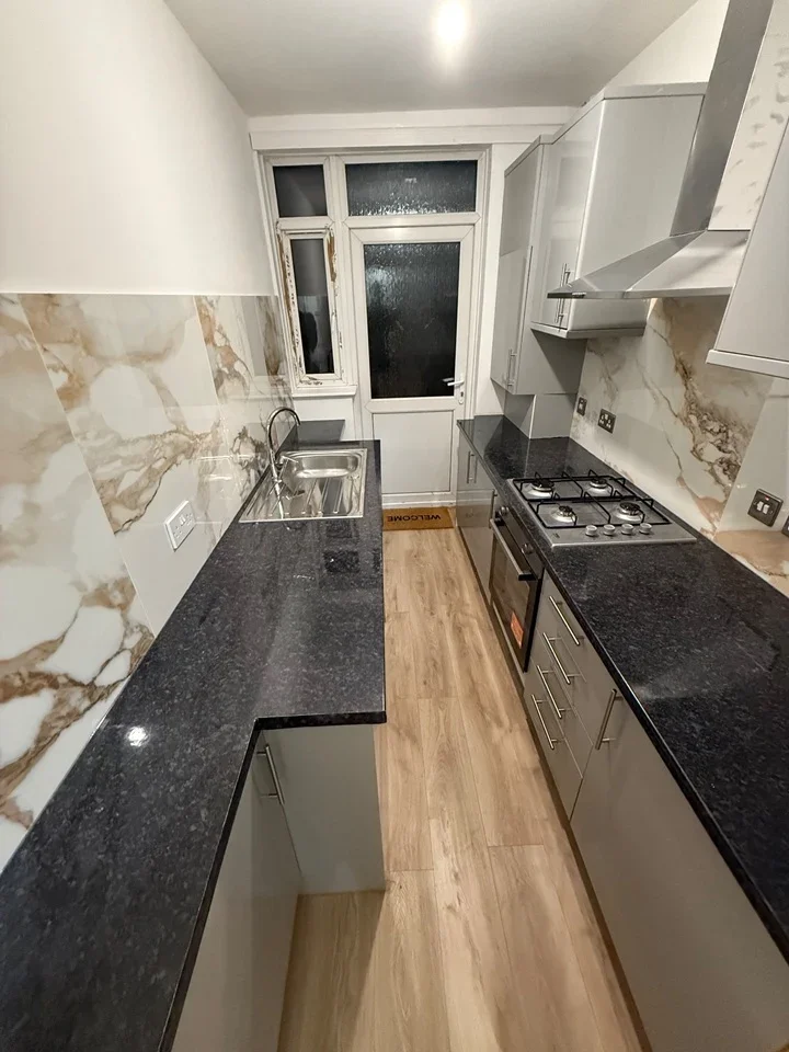 Room Pennine Mansions in Greater London