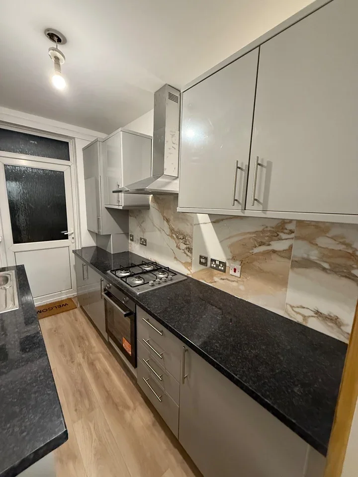 Room Pennine Mansions in Greater London