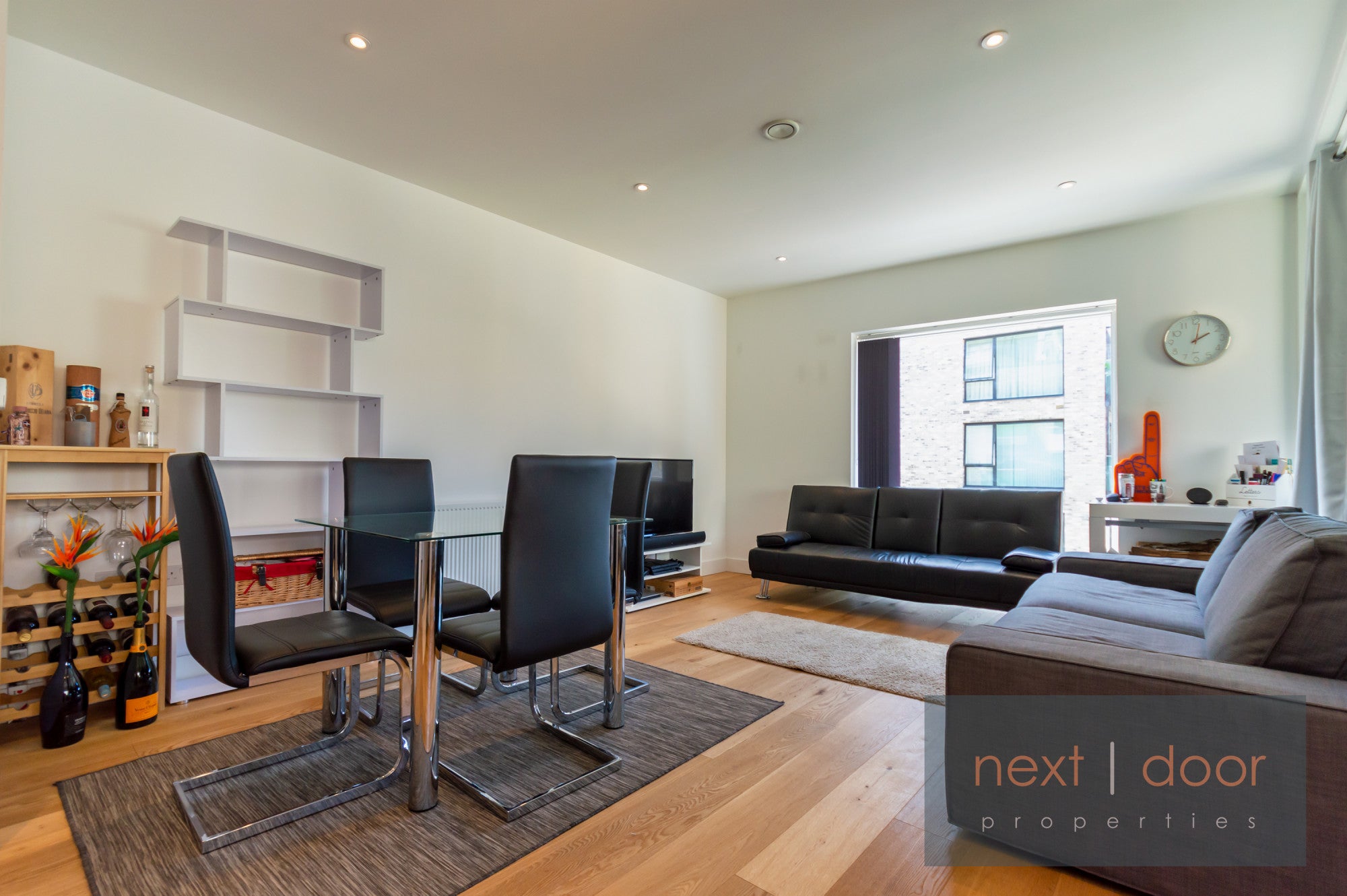 Flat Peartree Way in Greater London