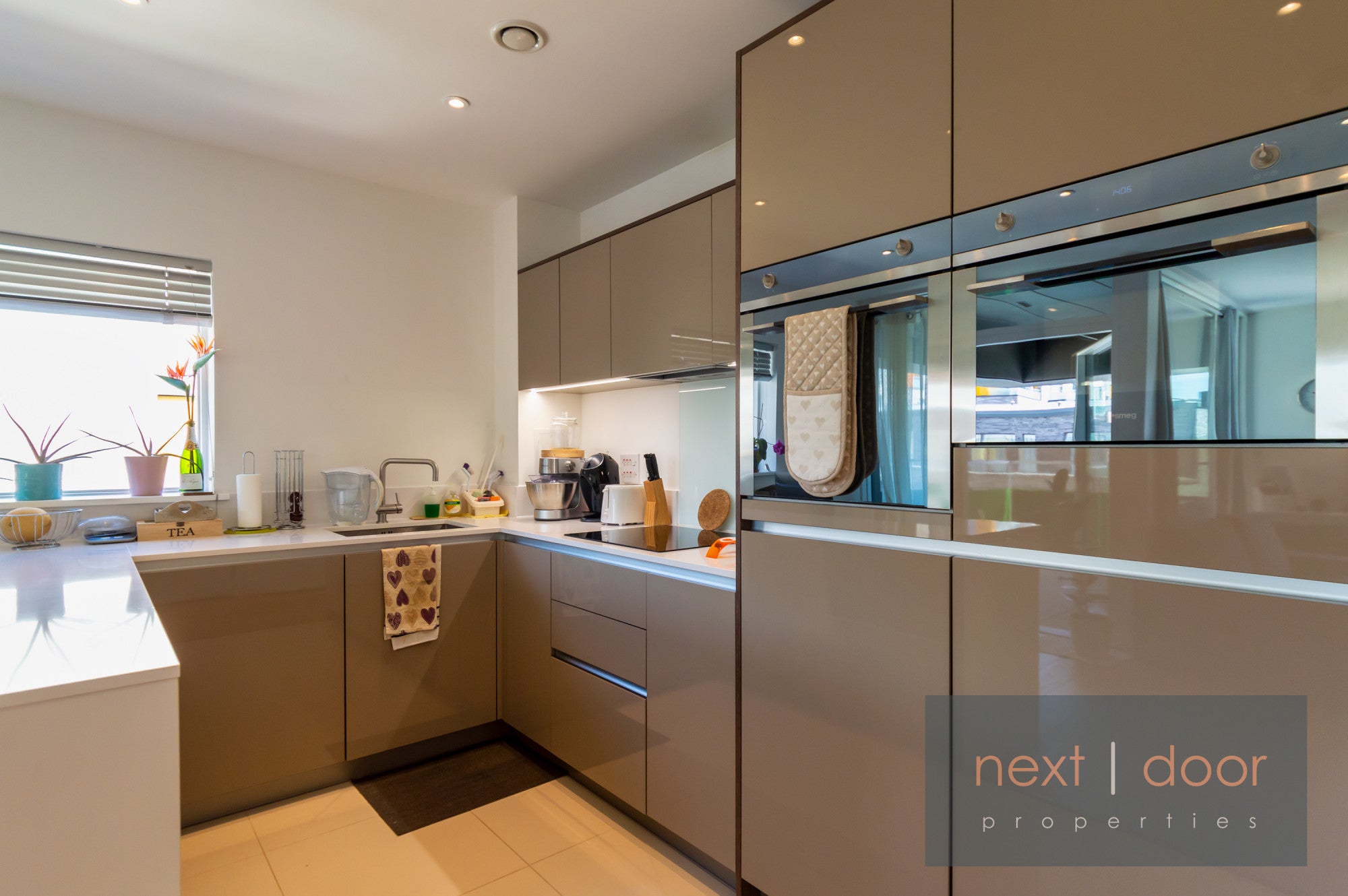 Flat Peartree Way in Greater London