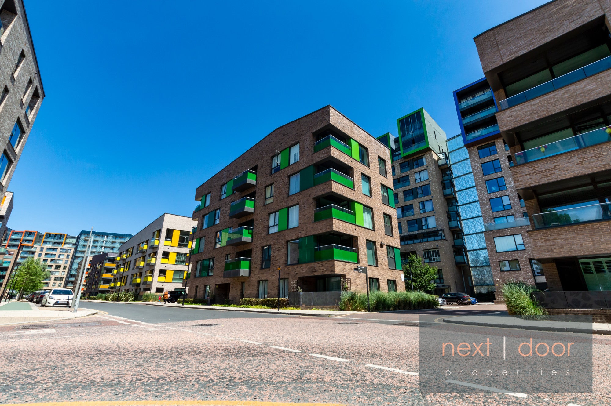 Flat Peartree Way in Greater London