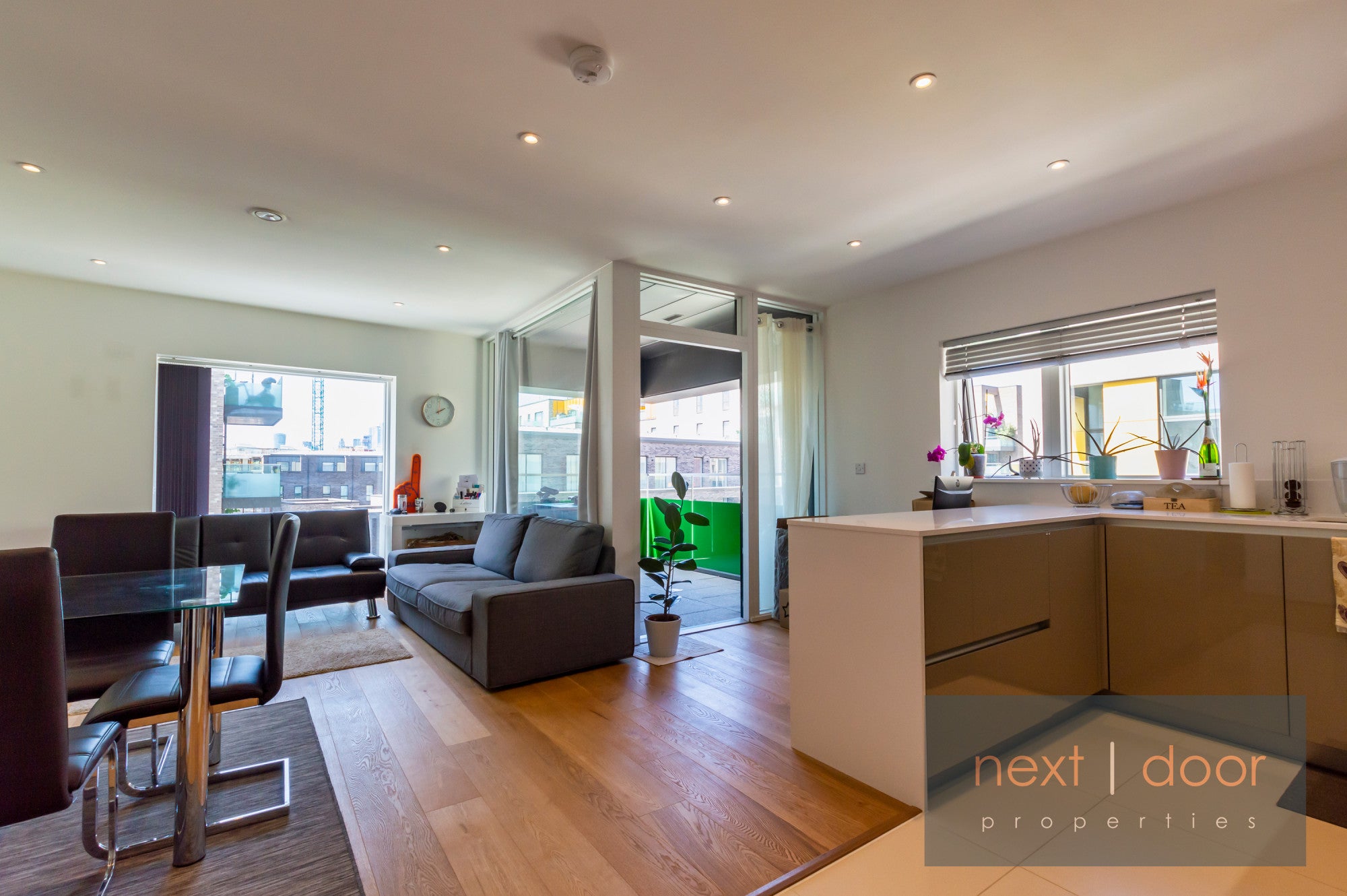 Flat Peartree Way in Greater London