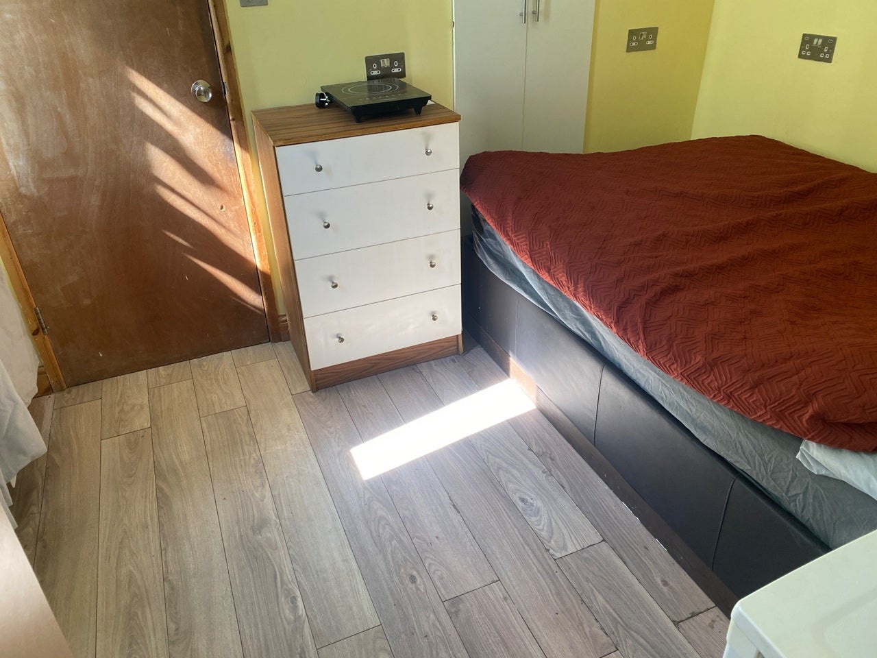 Room Limes Avenue in Swindon
