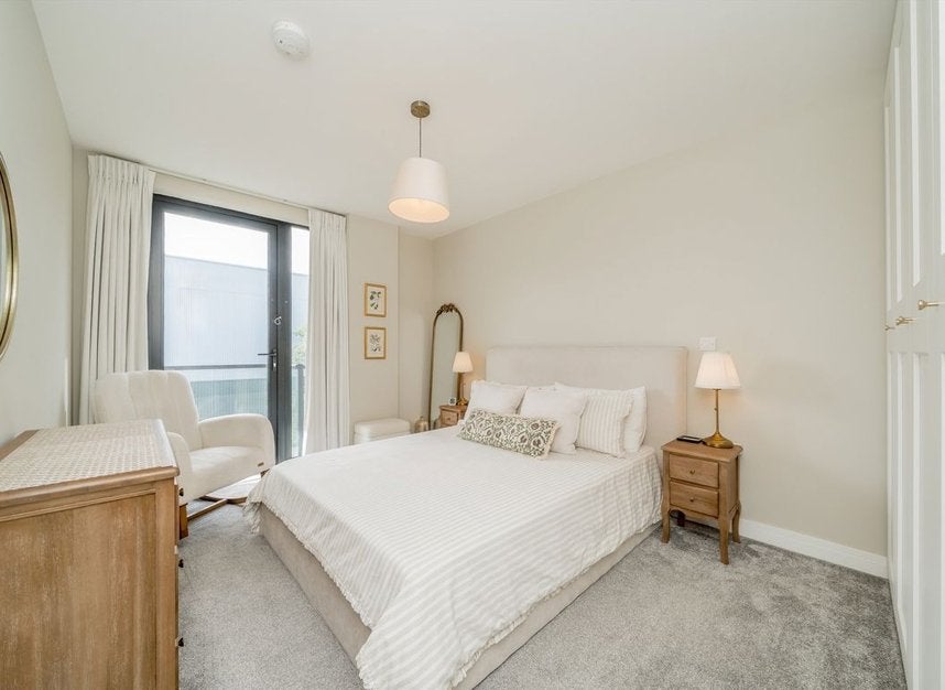 Flat Merantun Way in Greater London