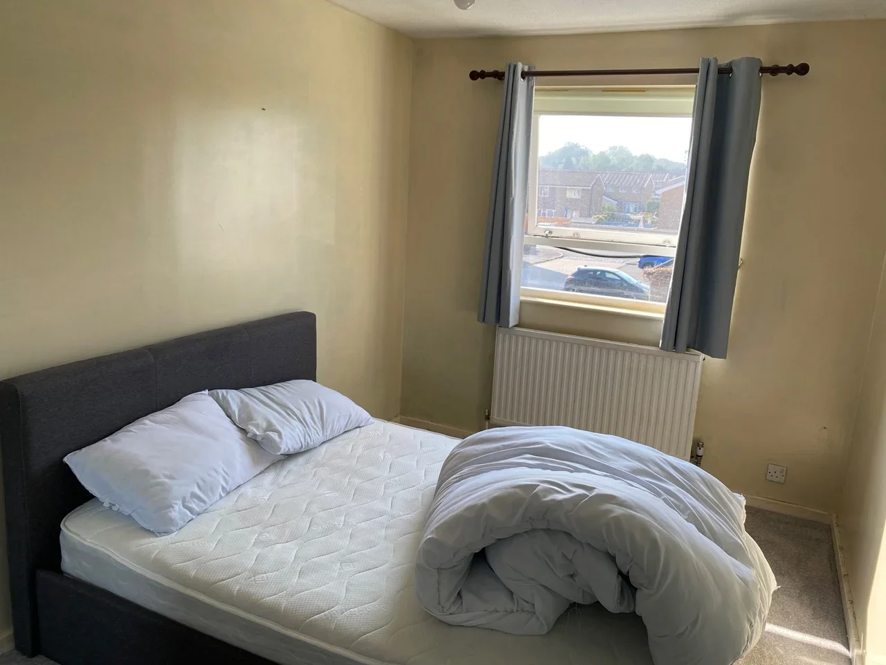 Room Denton Close in Reigate and Banstead