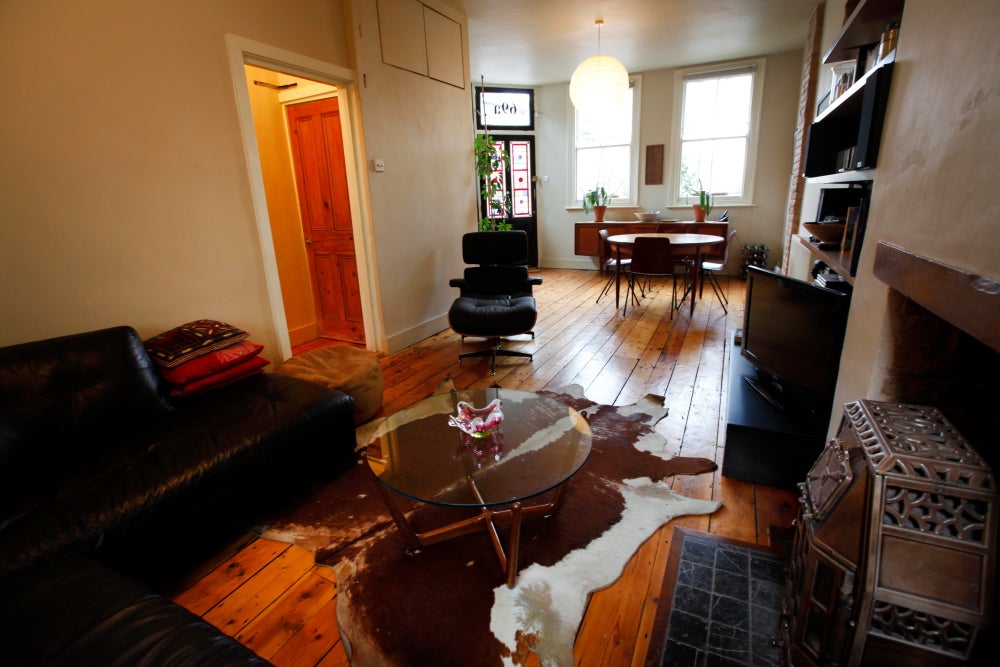 Flat Avondale Rise in Greater London