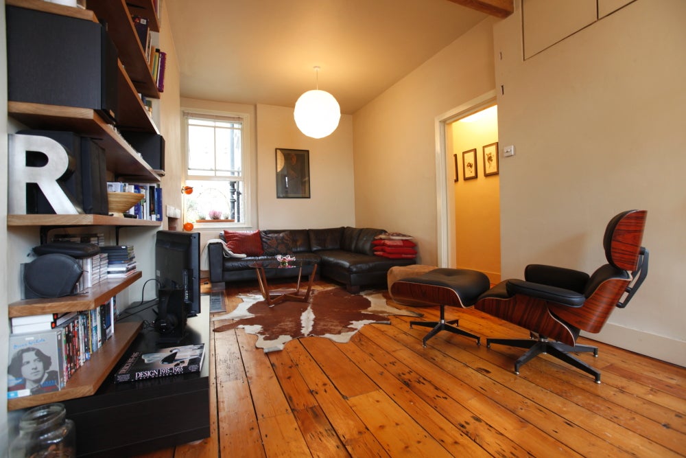 Flat Avondale Rise in Greater London