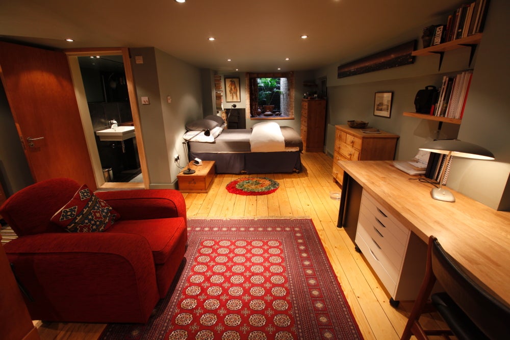 Flat Avondale Rise in Greater London