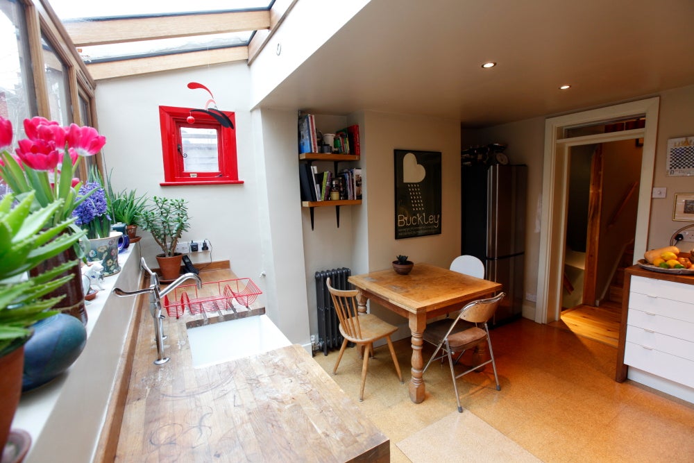 Flat Avondale Rise in Greater London