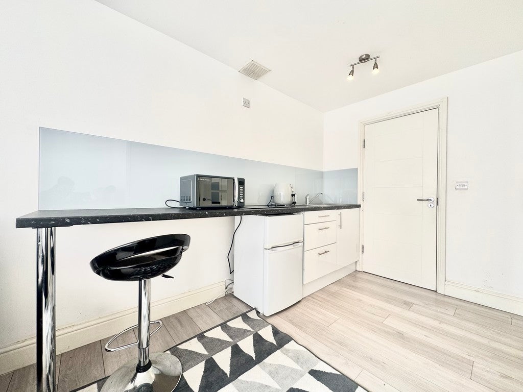 Flat Putney Hill in Greater London