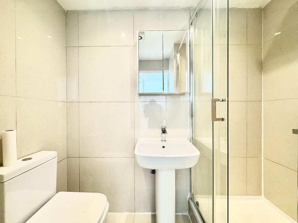 Flat Putney Hill in Greater London