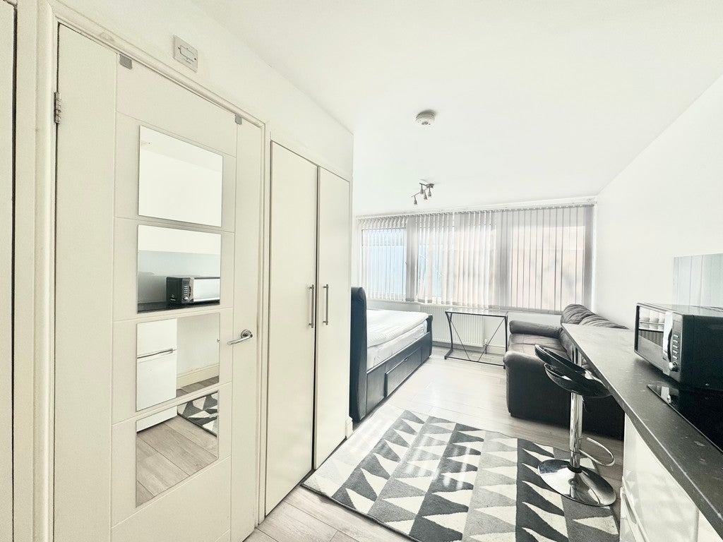 Flat Putney Hill in Greater London
