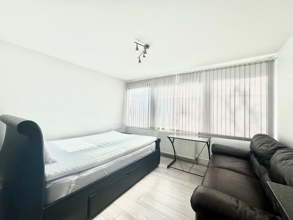 Flat Putney Hill in Greater London
