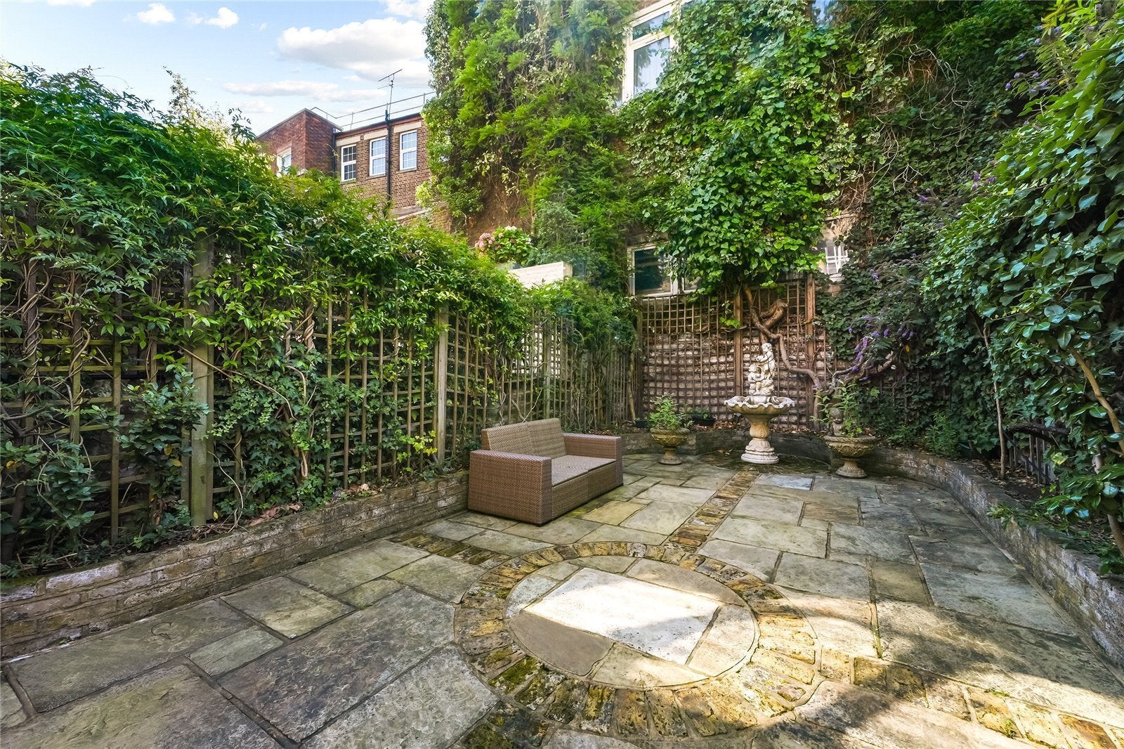 House Brompton Square in Greater London