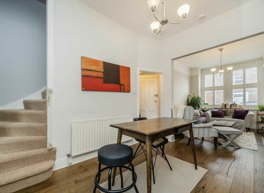 Flat Byton Road in Greater London