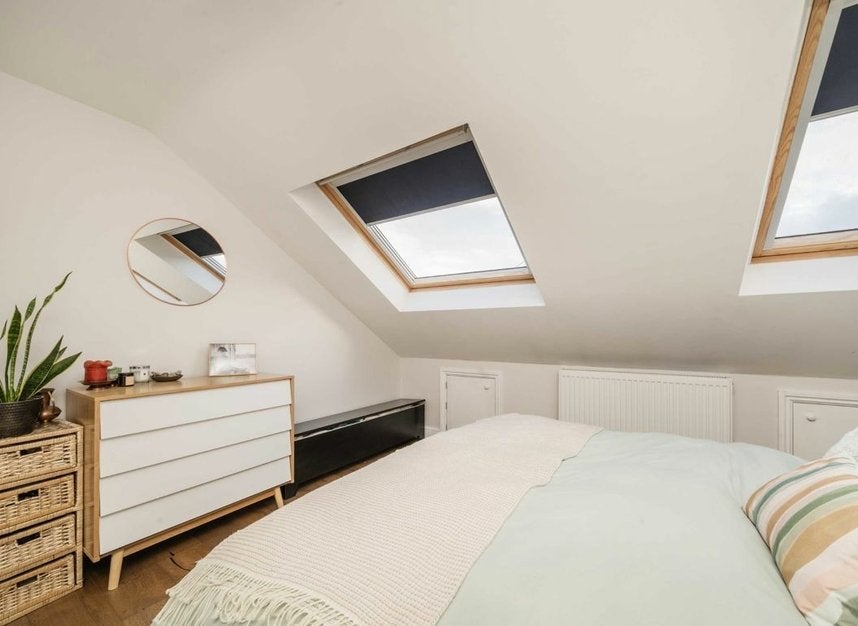 Flat Byton Road in Greater London