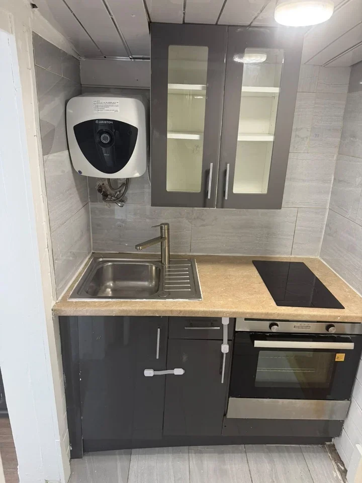 Flat Waterside Close in Greater London