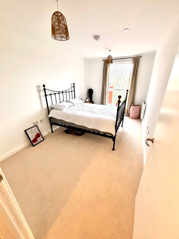 Room Farmstead Road in Greater London