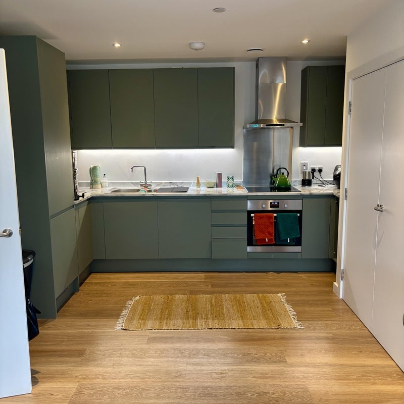 Room Farmstead Road in Greater London
