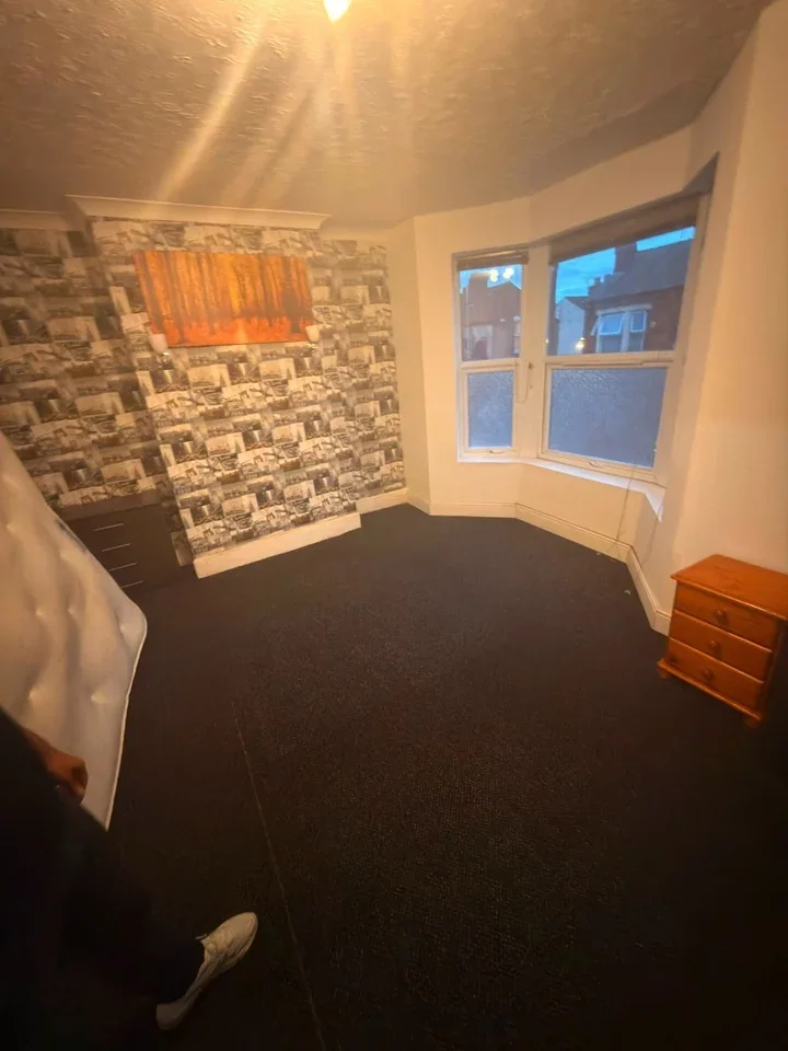 Room Bedford Road in Liverpool